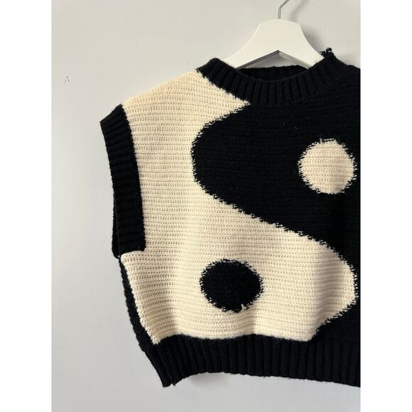 Ying & Yang Black and White Crop Sleeveless Sweater size Small - Picture 3 of 8